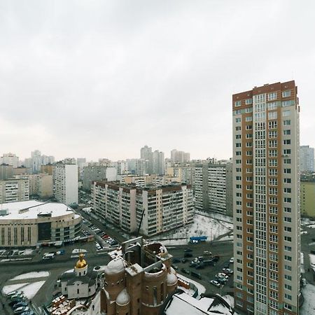 Cozy Apartment On Gmyri 12B Near Metro Poznyaki Kiev Bagian luar foto