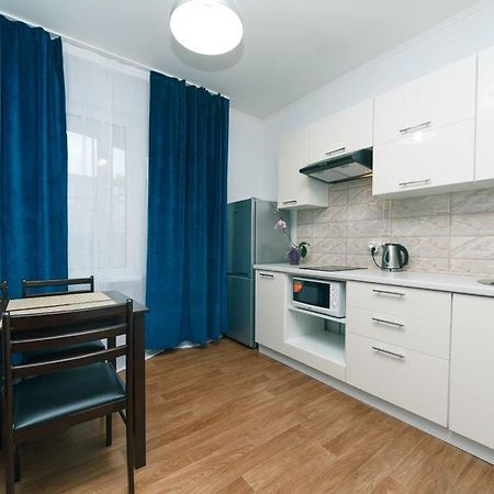 Cozy Apartment On Gmyri 12B Near Metro Poznyaki Kiev Bagian luar foto